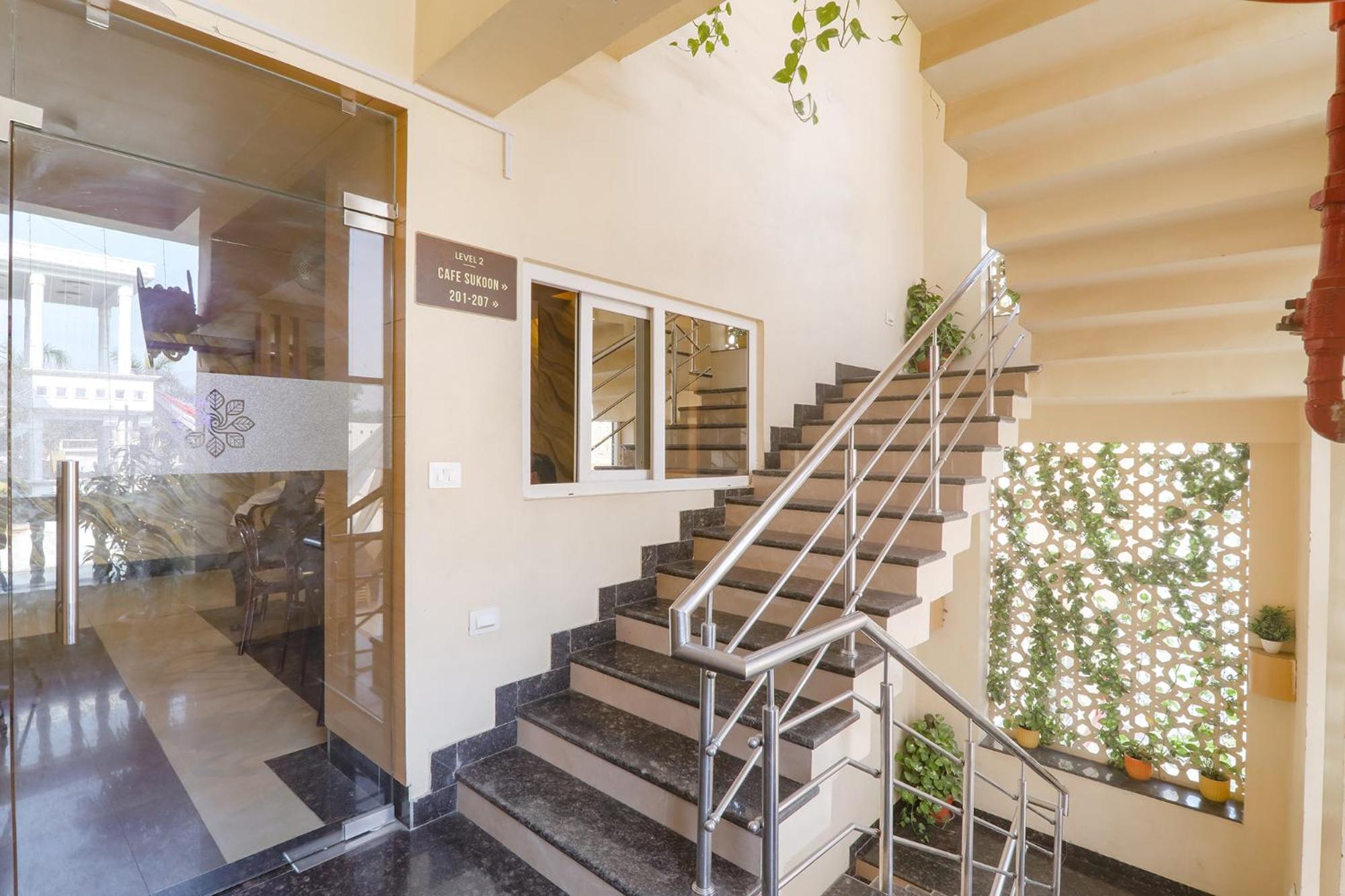 Fabhotel Raghubar Kripa Lucknow Ngoại thất bức ảnh